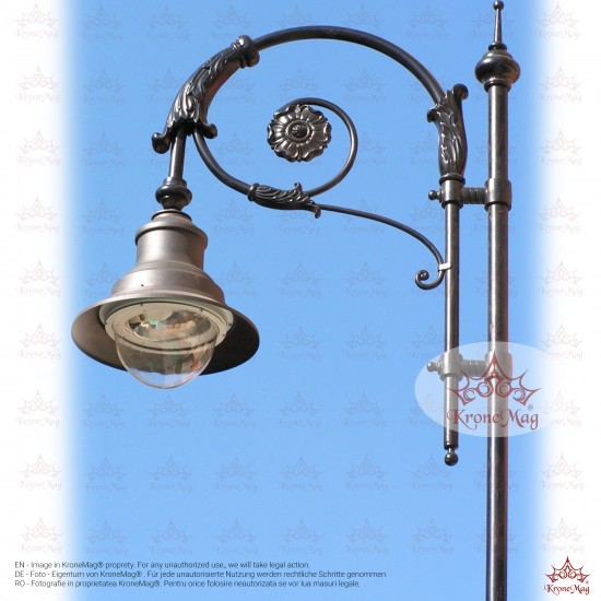 Stâlp Iluminat Stradal Metalic cu Ornamente Fontă T65-4-L1