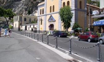 Stâlpii delimitatori - o soluție pentru restricționarea accesului.